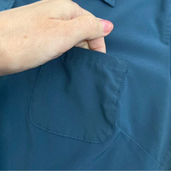 The North Face Women’s Blue Vented Tekware Short Sleeve Shirt, Size Medium - Picture 3 of 13